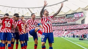 Atlético de Madrid gana con doblete de Correa y De Paul como testigo en el banco