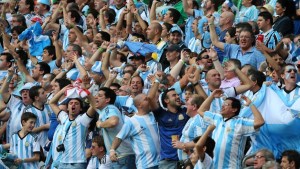 Dos hinchas argentinos están detenidos en Qatar hace dos semanas