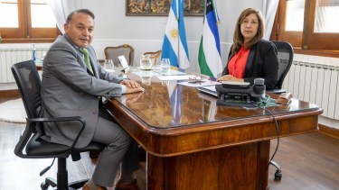 La gobernadora Carreras recibió ayer al jefe comunal de Campo Grande, Ariel Rivero, para analizar las mejoras en la Ruta Provincial 69.