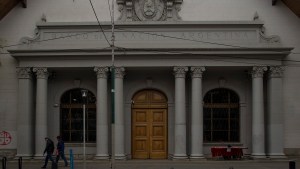 ¿Robo? en el Banco Nación de Bariloche: «No habría nada forzado» y no hay denuncia, pero trabaja policía