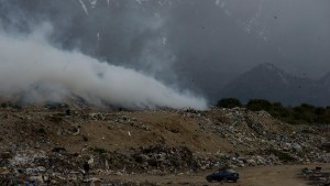 Incendio en el basural de Bariloche: “Todo el municipio está abocado a enfrentar a este monstruo”
