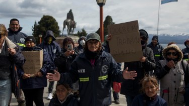 Los manifestantes exigieron una audiencia con el intendente Gustavo Gennuso. Foto: Marcelo Martínez