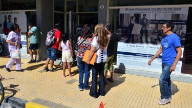 Economía y el banco Patagonia trabajan en el operativo para acreditar en la misma jornada a la totalidad de los empleados. Foto: archivo.