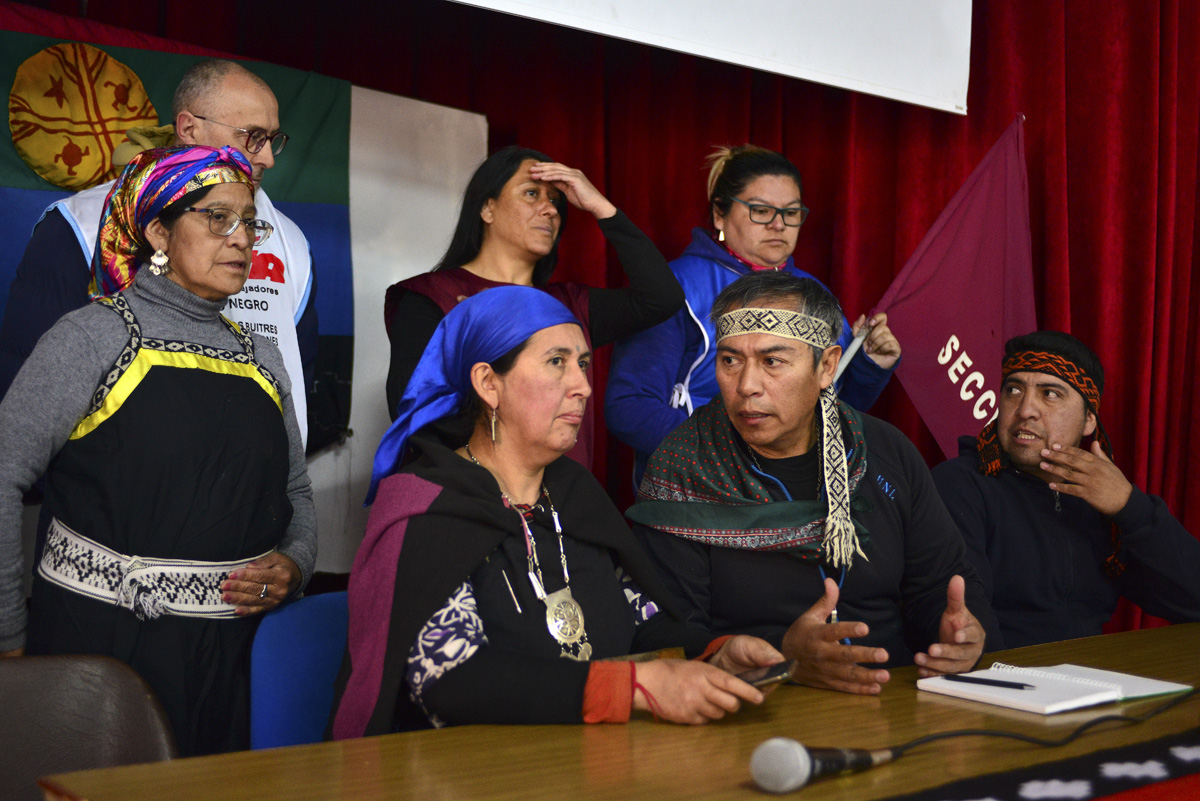 Orlando Carriqueo, werken del Parlamento mapuche de Río Negro reclamó la restitución del territorio a la comunidad desalojada en Villa Mascardi. Foto archivo/Chino Leiva