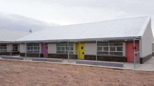 Jardín paralizado en Neuquén: una mamá amenazó con «volarle la cabeza» a una maestra