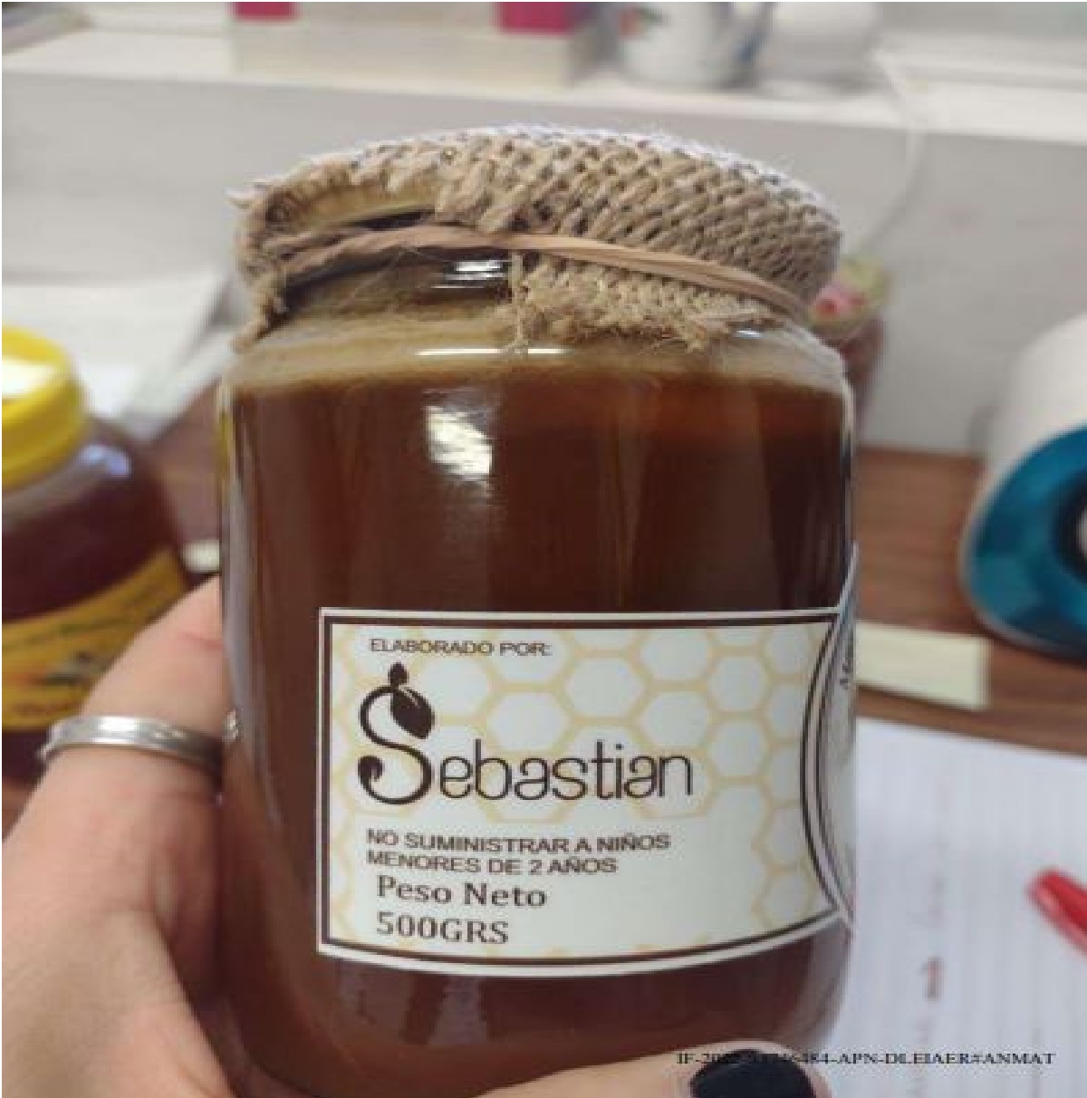 Se trata del producto "Miel de abeja y jengibre" que se elabora en Plottier. Foto: Boletín Oficial 