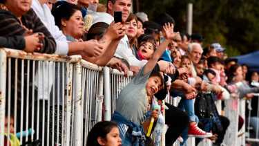 El desfile se desarrolló sobre la calle Belgrano con una gran asistencia de público. Foto: Matías Subat.