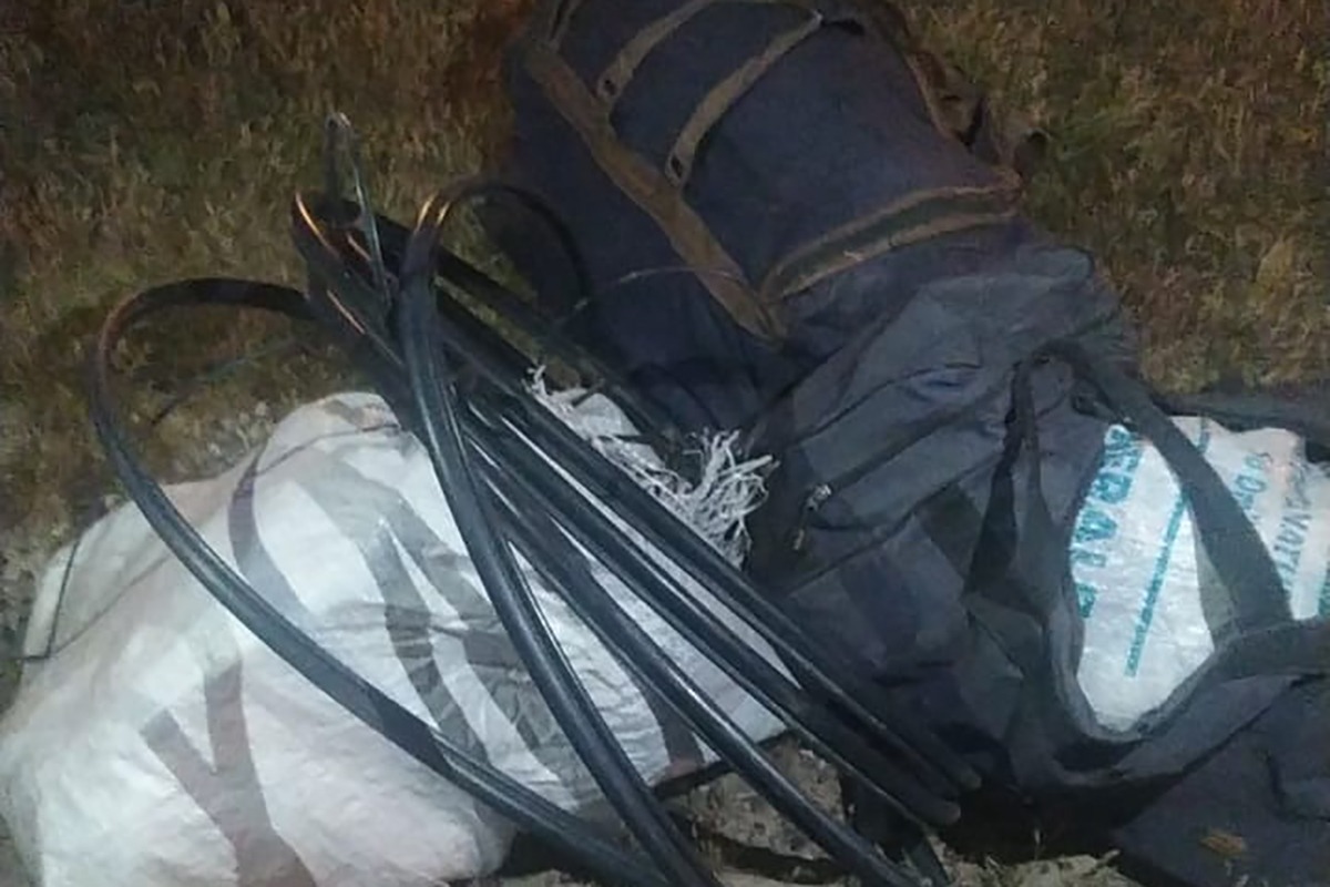 El detenido llevaba un bolso con cables que robó a metros del edificio del municipio de Villa Regina.