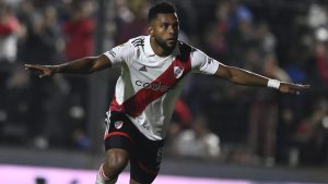River ganó un duro partido contra Patronato y no pierde la ilusión