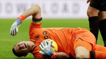 Imagen de Alarma albiceleste: Dibu Martínez sufrió un duro golpe y tuvo que ser reemplazado
