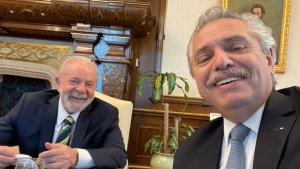 Alberto y Cristina saludaron a Lula tras su triunfo en las elecciones en Brasil