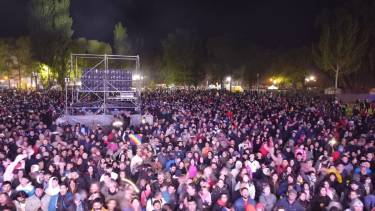 Tres días de fiesta, homenajes y feria hubo en Centenario por los 100 años. Foto facebook municipalidad.