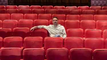 “Todo nuestro trabajo fue correr ese texto y meternos a lo más esencial que le estaba pasando a esos cuerpos", dice Nicolás Caminiti, director de "Golondrina Soledad". (Foto: Carla Romero)