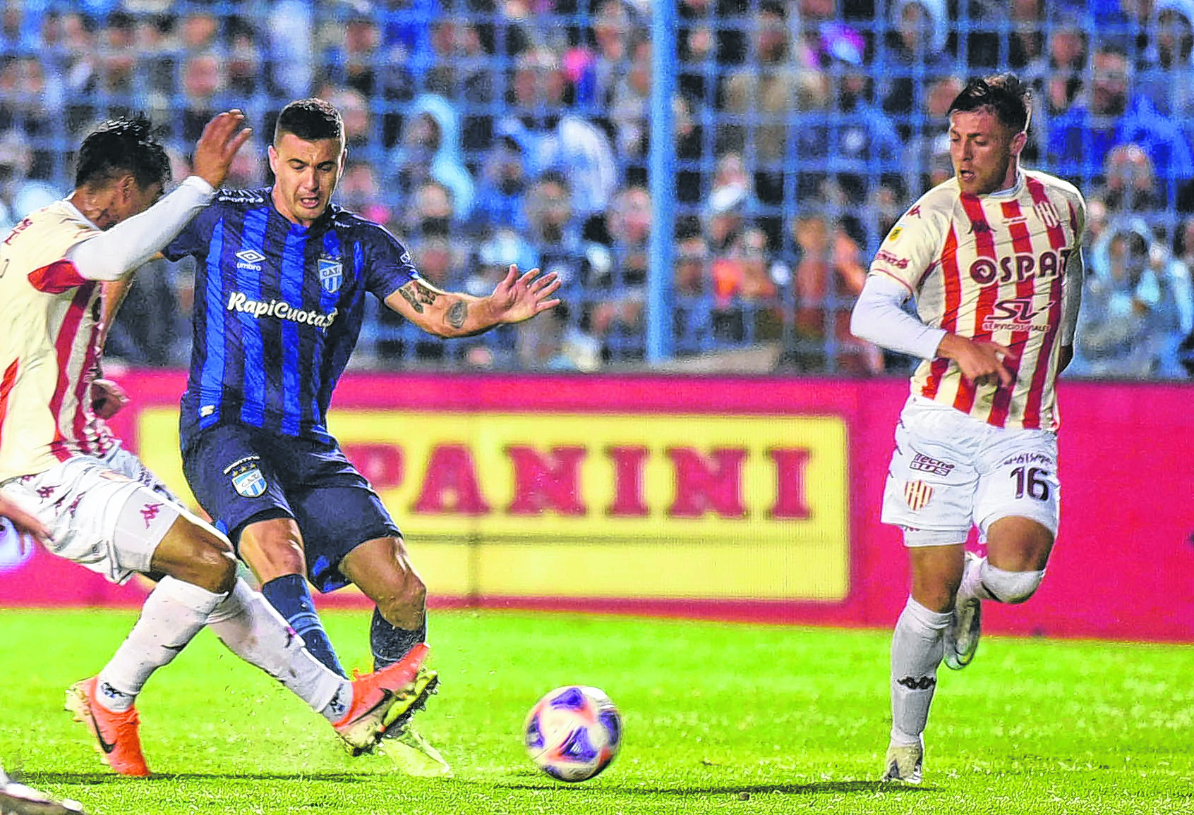 Atlético Tucumán empató con Unión en la noche del lunes. Foto: Télam