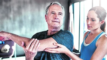 Tener una vida activa, realizar deporte aeróbico y de fuerza, y cumplir una alimentación saludable, es fundamental.