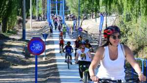 Con una concurrida «bicicleteada», se inauguró la ciclovía de Ruta 6 en Roca