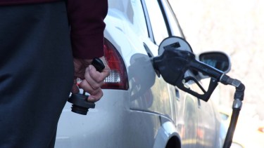 En mayor o menor medida según la marca, los combustibles del país ya tienen una fuerte presencia del crudo no convencional. (Foto: Matías Subat)