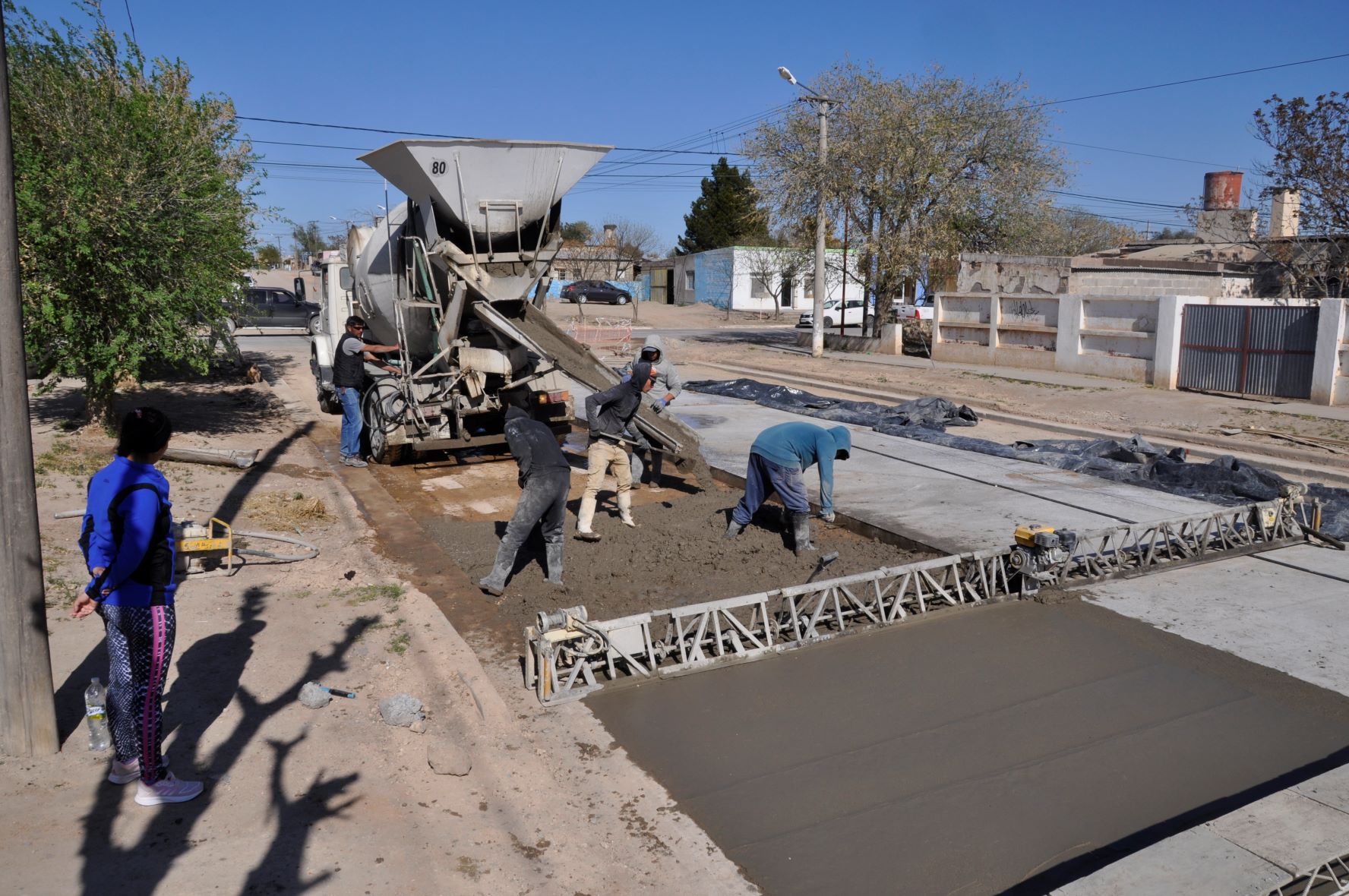 Con fondos propios, el municipio construyó otras seis cuadras de pavimento. Foto: José Mellado.