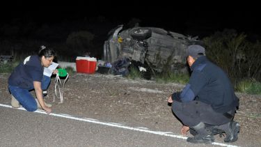 Ayer, pasadas las 20:30 personal policial trabajaba en el lugar. Foto: José Mellado. 