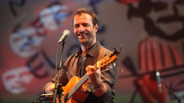 "Los géneros musicales son primos, algunos son primos hermanos y otros, primos lejanos, pero primos al fin. Hay mucha compatibilidad entre lo aparentemente incompatible”, sostiene Kevin Johansen.