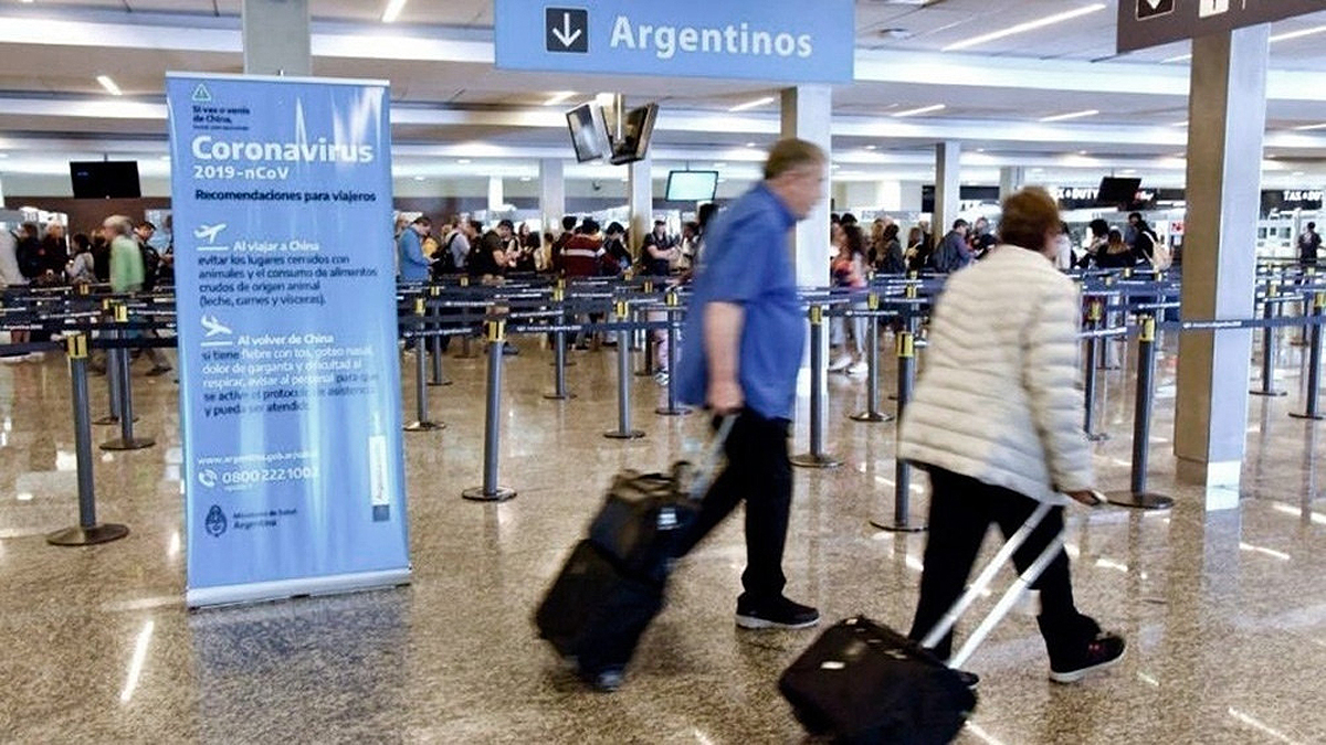 Para los turistas argentinos viajar al exterior se torno complicado y es conveniente estudiar el panorama: un error puede resultar caro,