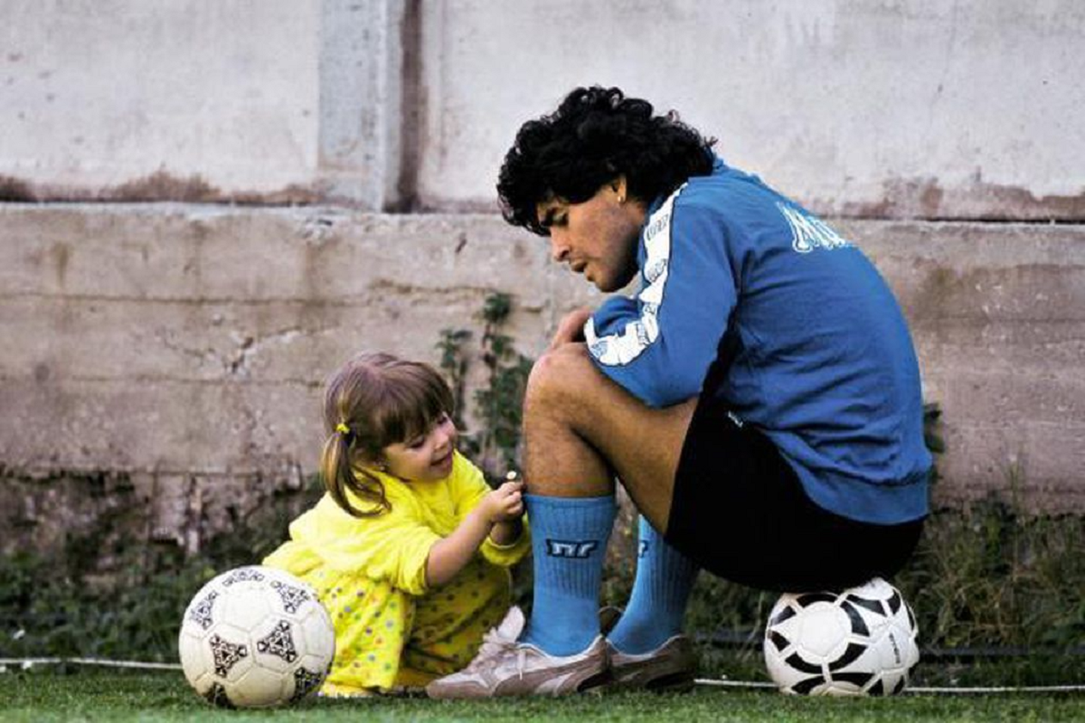 Emotiva canción de Dalma Maradona para Diego. 