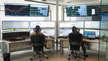 El Centro de Operaciones de YPF es la torre de control de todo lo que pasa en Vaca Muerta, desde allí se controlan en vivo más de 800 pozos. 