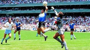 Fiebre Mundial: subastan la pelota con la que Maradona le hizo los dos goles a Inglaterra