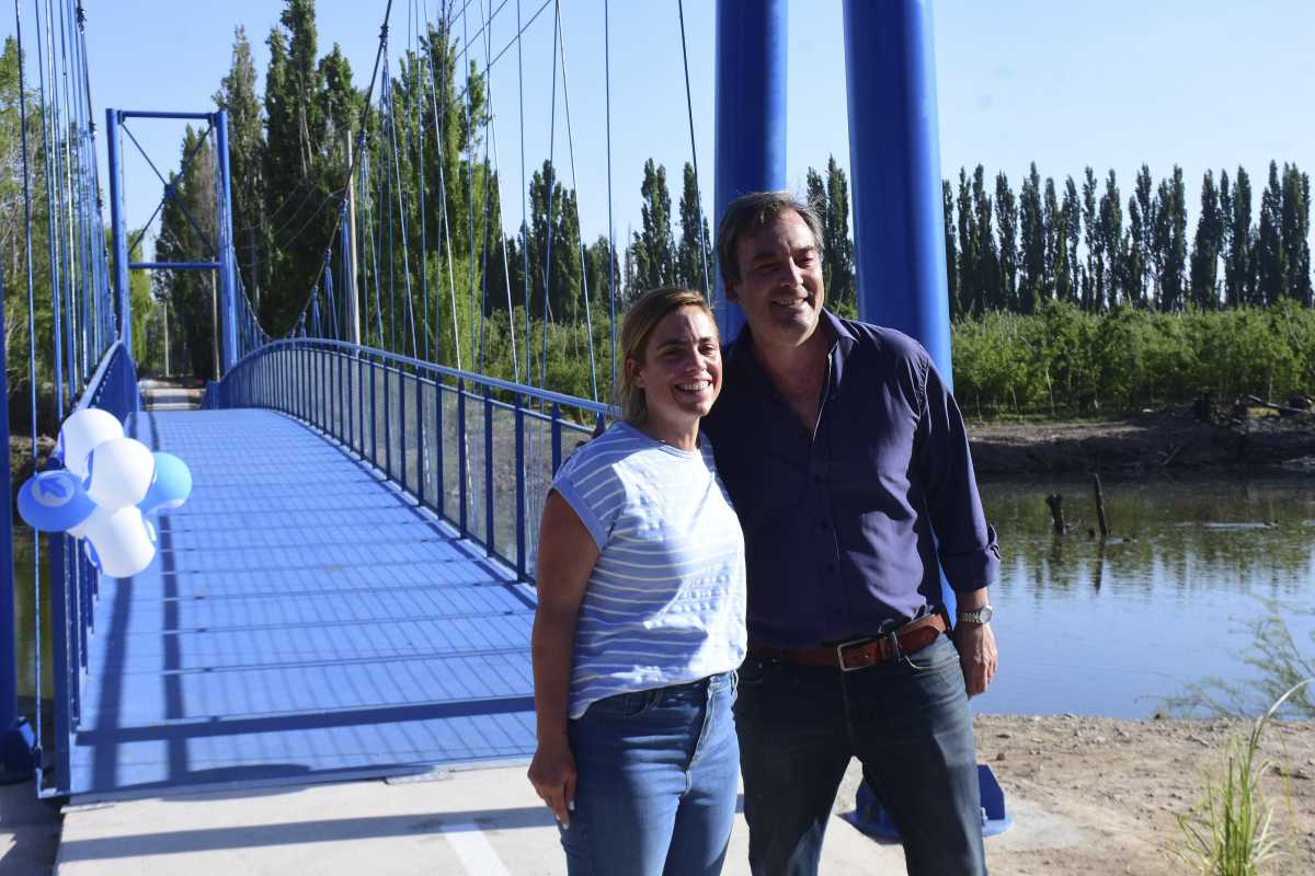 La intendenta y su hermano, ministro de Justicia de la Nación, que estuvo el sábado en la inauguración de la ciclovía paralela a la Ruta 6. (Foto: Andrés Maripe)