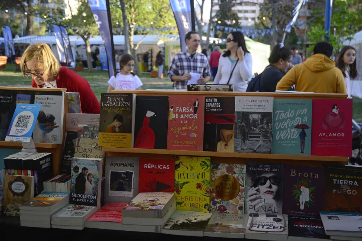 La Feria del Libro se extendió desde el miércoles hasta ayer domingo en Roca, con importantes actividades y cierre musical. Foto: Andrés Maripe