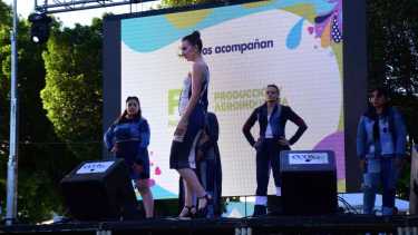 La moda sustentable tuvo su espacio en el escenario principal. Fotos Andrés Maripe