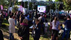 Fiesta de la Solidaridad: no se llegó a la meta, pero la plaza se colmó de vecinos en Roca