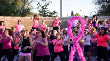 Caminata por la vida en Roca: un octubre que llena las calles de rosa contra el cáncer de mama