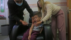 En Roca, faltan vacunarse más de 2.500 niños contra el Sarampión y preocupa en Salud