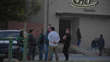 Ayer velaron al joven asesinado en Senillosa. Foto: Yamil Regules. 