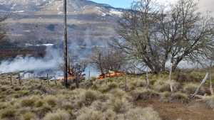 Los incendios forestales llegaron antes a Neuquén, mientras los brigadistas se preparan para lo peor