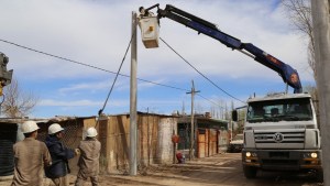Crece la lista de barrios populares conectados a la red eléctrica en Cipolletti