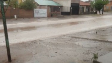 La caída de granizo y la tormenta generó destrozos en Rincón. (Foto: captura video-Emilio Gonzalez)