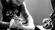 Imagen de Estrenan el documental sobre Cristian Benvenuto, el tatuador cipoleño considerado uno de los mejores del mundo