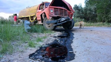 El accidente se registró en cercanías de Stefenelli, durante la tarde del martes. Foto: Andrés Maripe.-