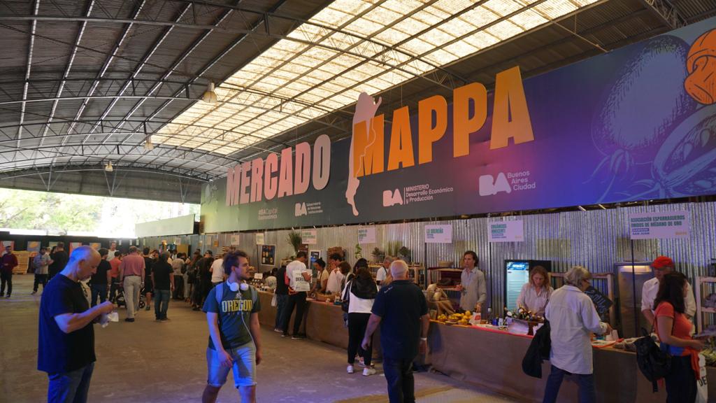 Neuquén participa de la primera edición del Mercado Argentino de
Productos y Productores Agroalimentarios (MAPPA), que se desarrolla en el barrio de
colegiales de la Ciudad de Buenos Aires, del 21 al 23 de octubre. (Gobierno de la ciudad de Buenos Aires)