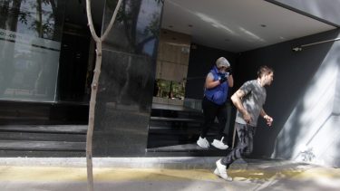 El agenciero fue baleado en su oficina en pleno centro de Neuquén, el lunes. Foto: (Archivo) Oscar Livera