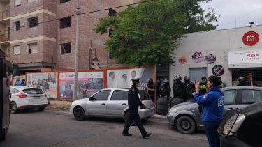 Por el allanamiento, las calles Fotheringham y Elordi estuvieron cortadas durante la mañana. Foto: Gentileza