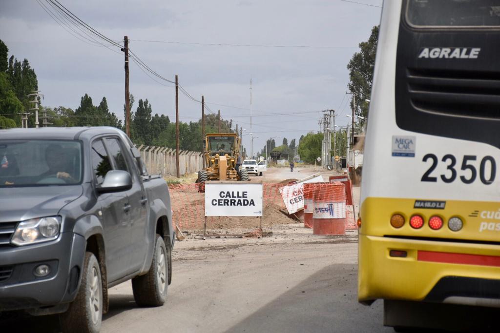 La obra del nexo cloacal con la Colectora Cloacal del Oeste mantendrá cerrada la calle San Martín por 15 días (foto Matías Subat) 