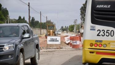 La obra del nexo cloacal con la Colectora Cloacal del Oeste mantendrá cerrada la calle San Martín por 15 días (foto Matías Subat) 