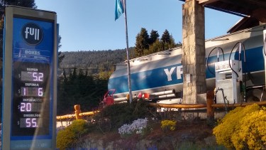 Los combustibles de YPF tuvieron una suba del 6% promedio en Bariloche, a partir de este jueves. Foto: archivo