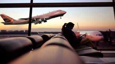 Viajes al exterior. Se mantiene un impuesto. 