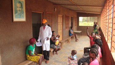 La imágen de Zatti en un hospital en Angola. Foto: Evangelina Martínez.