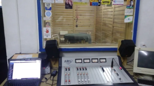 Delincuentes robaron equipos de sonido de la Universidad del Comahue en Roca: qué pasó