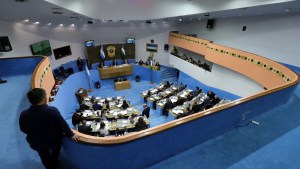 Legislativos de Río Negro movilizados y se abren dudas por la sesión de mañana